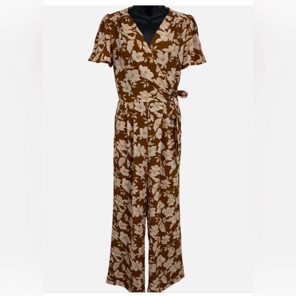 🆕 Monteau Short Sleeved Floral V-Neck Jumpsuit